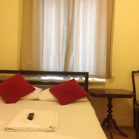 Hotel 70 Hockley Avenue à Barking  Extérieur photo